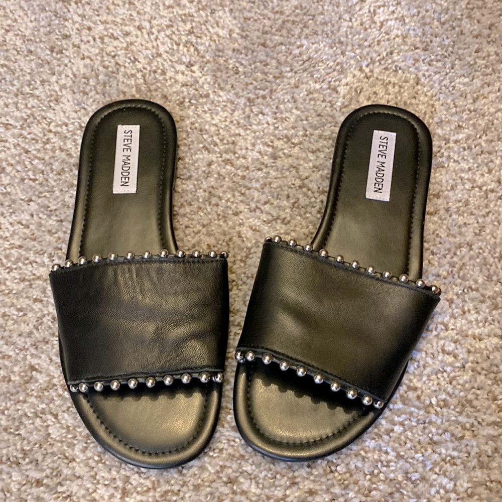 Steve Madden black slides
